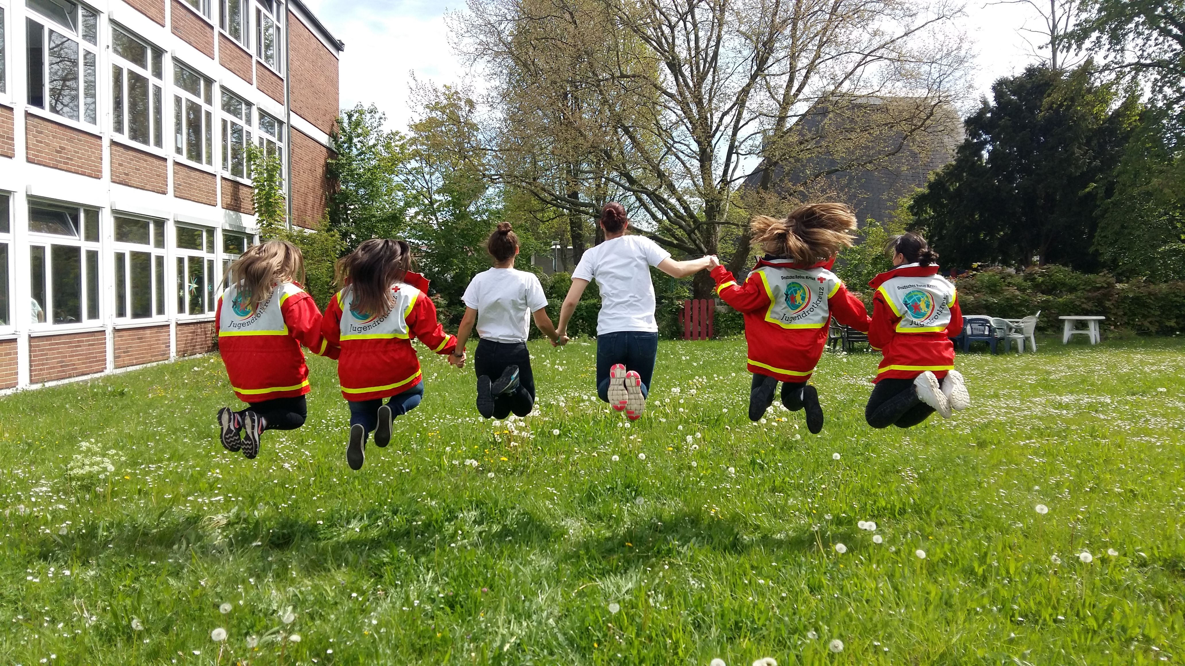Foto: Mitglieder des Jugendrotkreuzes