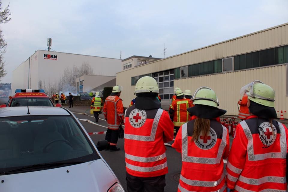 Foto: Einsatzkräfte zur Absicherung der FW bei einem Gefahrguteinsatz (Übung)